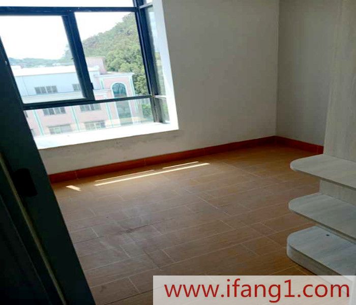 <a href=/chashan/ target=_blank class=infotextkey>茶山小產權房</a>價格:茶山畔山豪苑